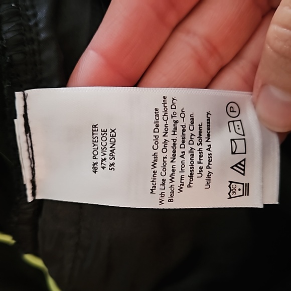 Women's size 8 Eddie Bauer black pants - Picture 5 of 5